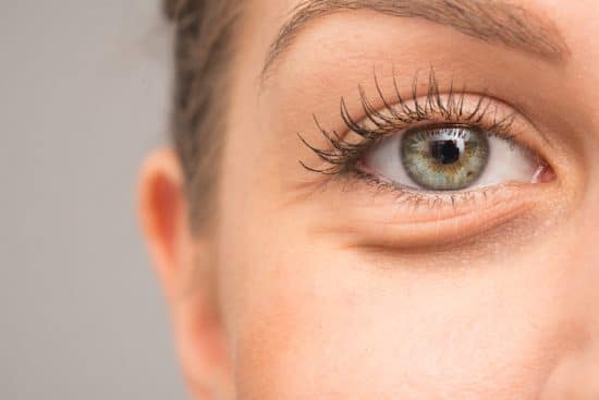 Comment traiter les poches sous les yeux