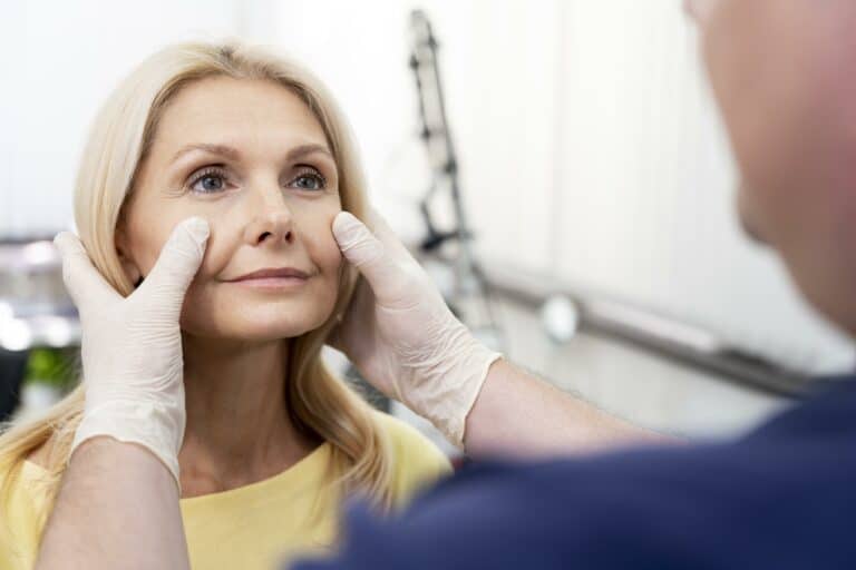 Quel âge pour une blépharoplastie